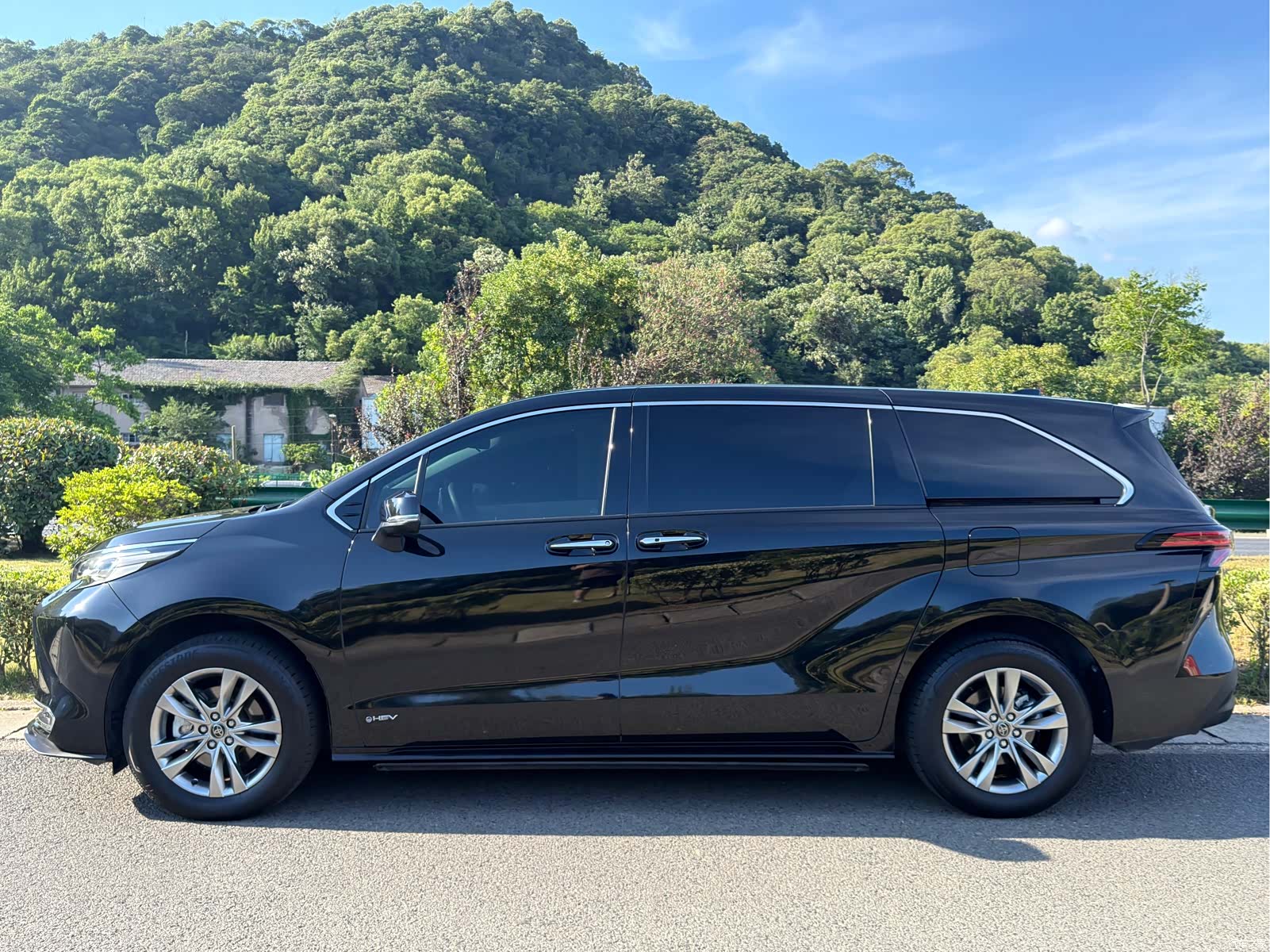 Toyota Sienna, 2025 3