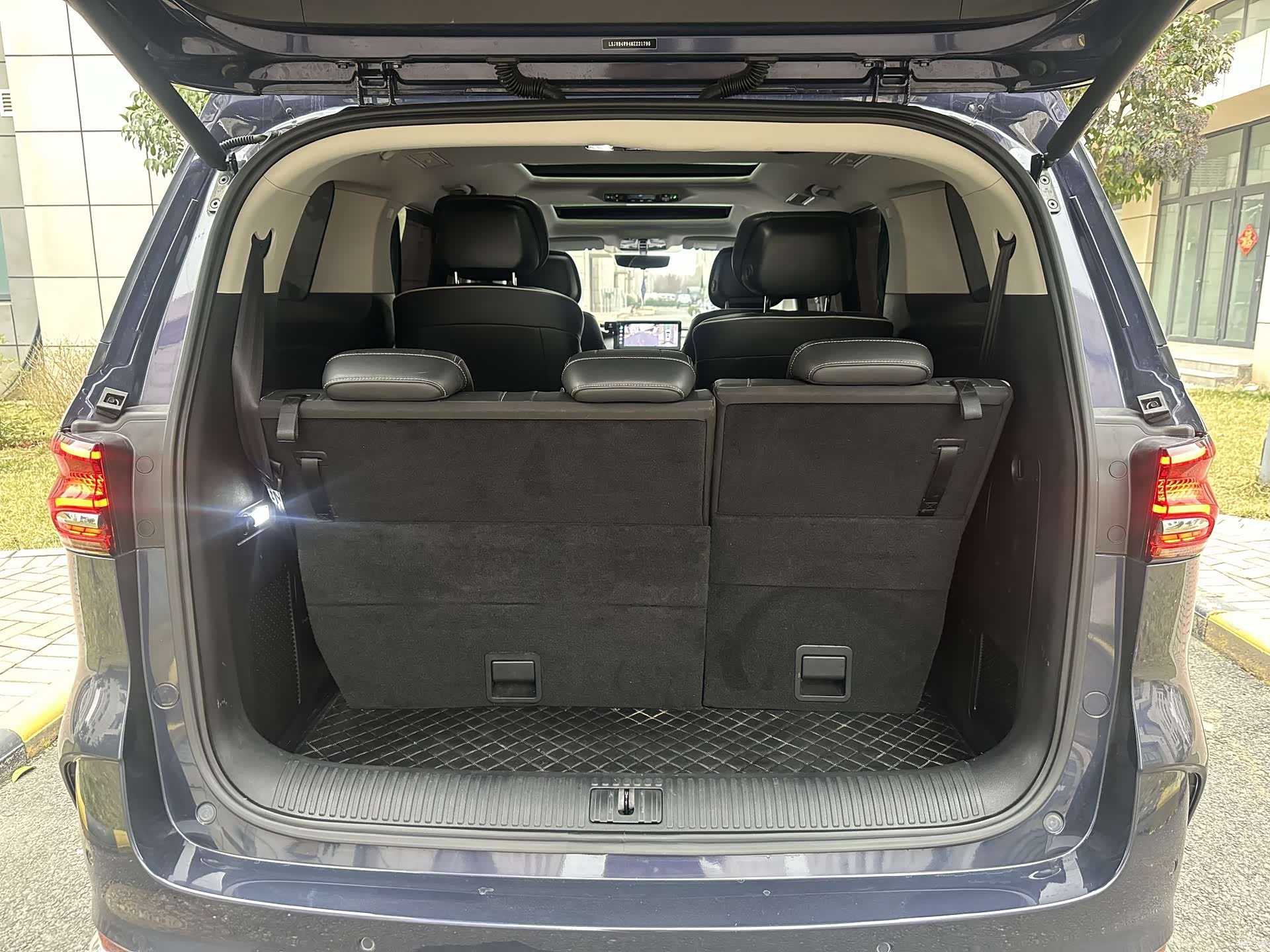 Roewe iMAX8, 2022 18