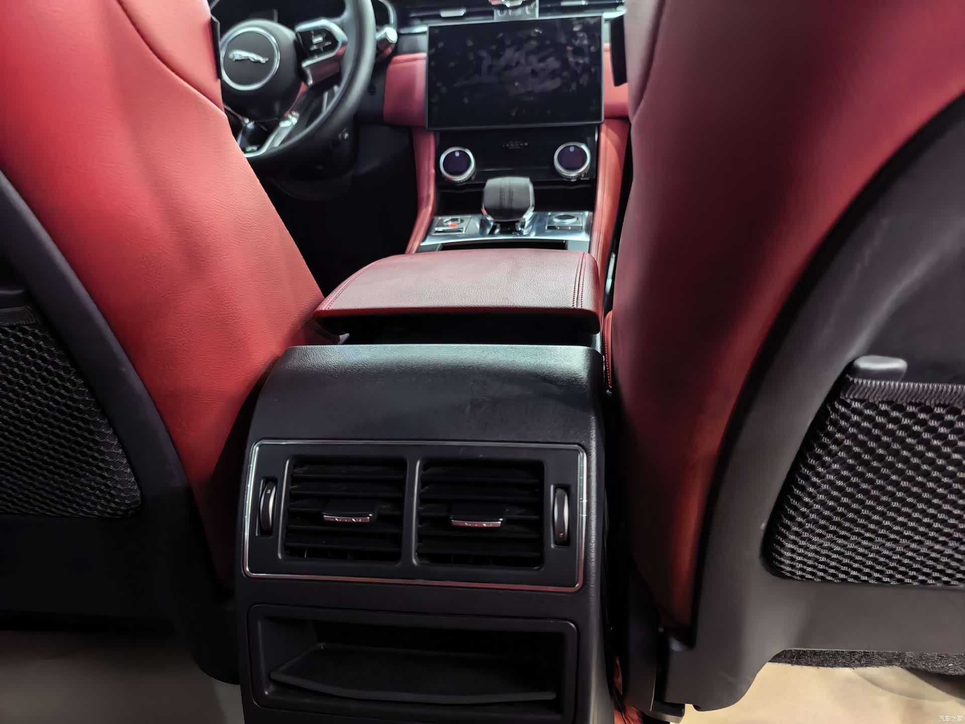 Jaguar F-PACE, 2023 11