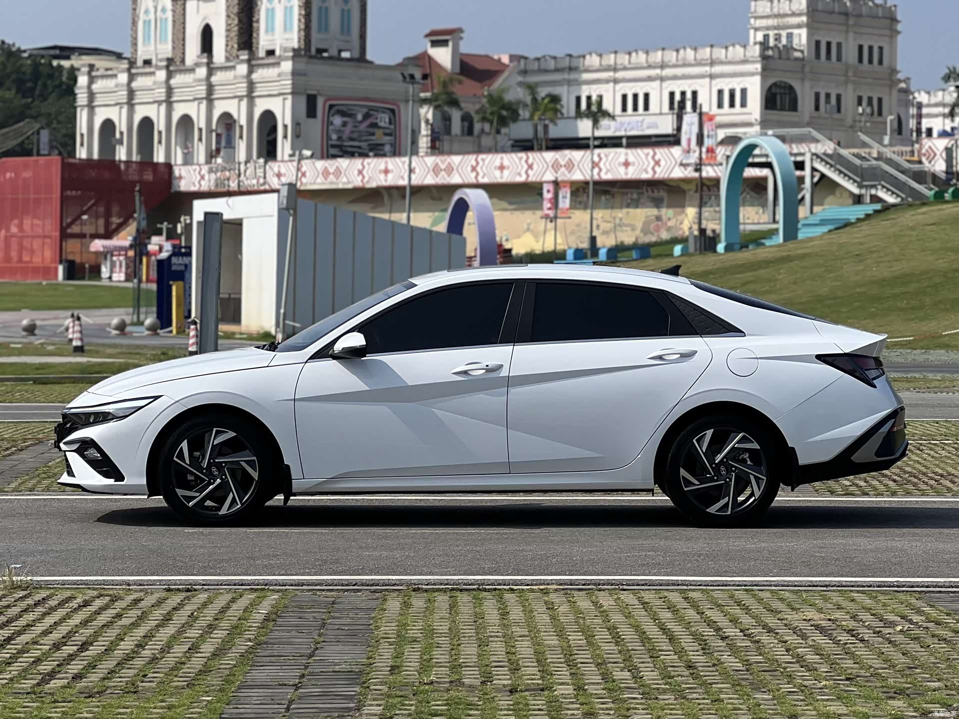 Hyundai Elantra, 2024 3