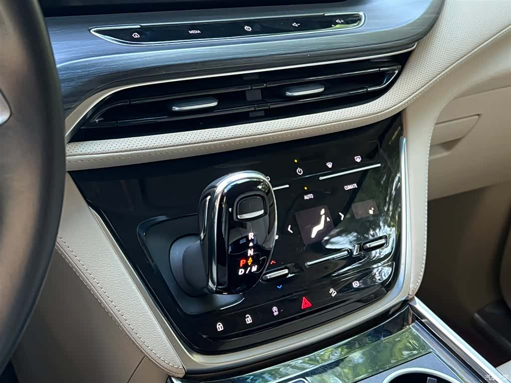 Buick GL8, 2023 8