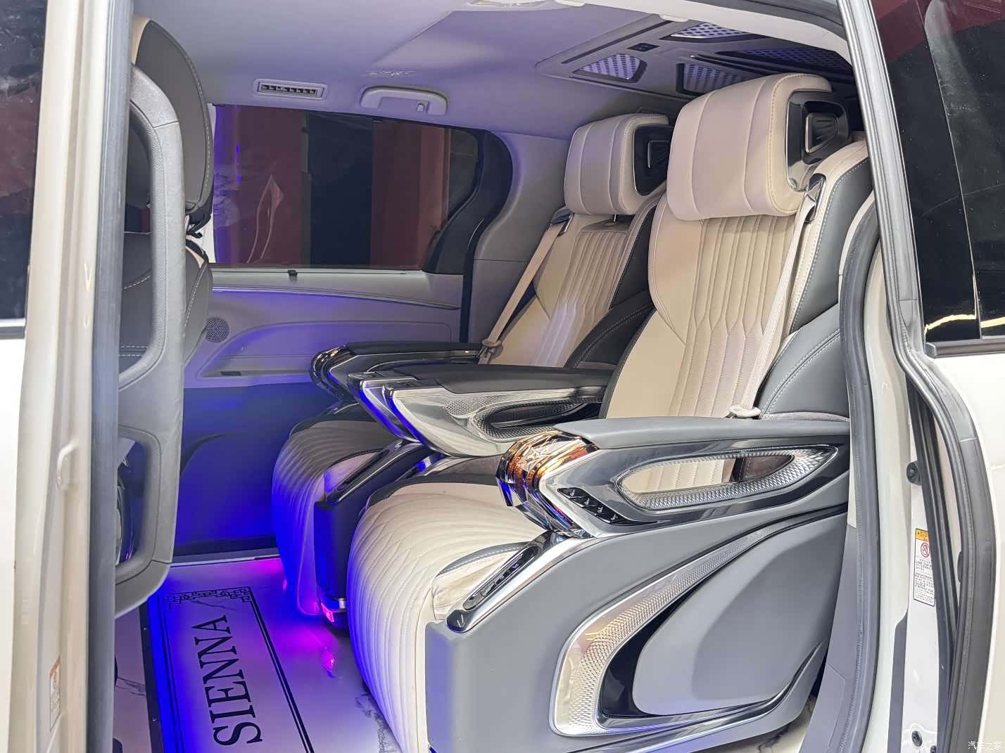 Toyota Sienna, 2023 4