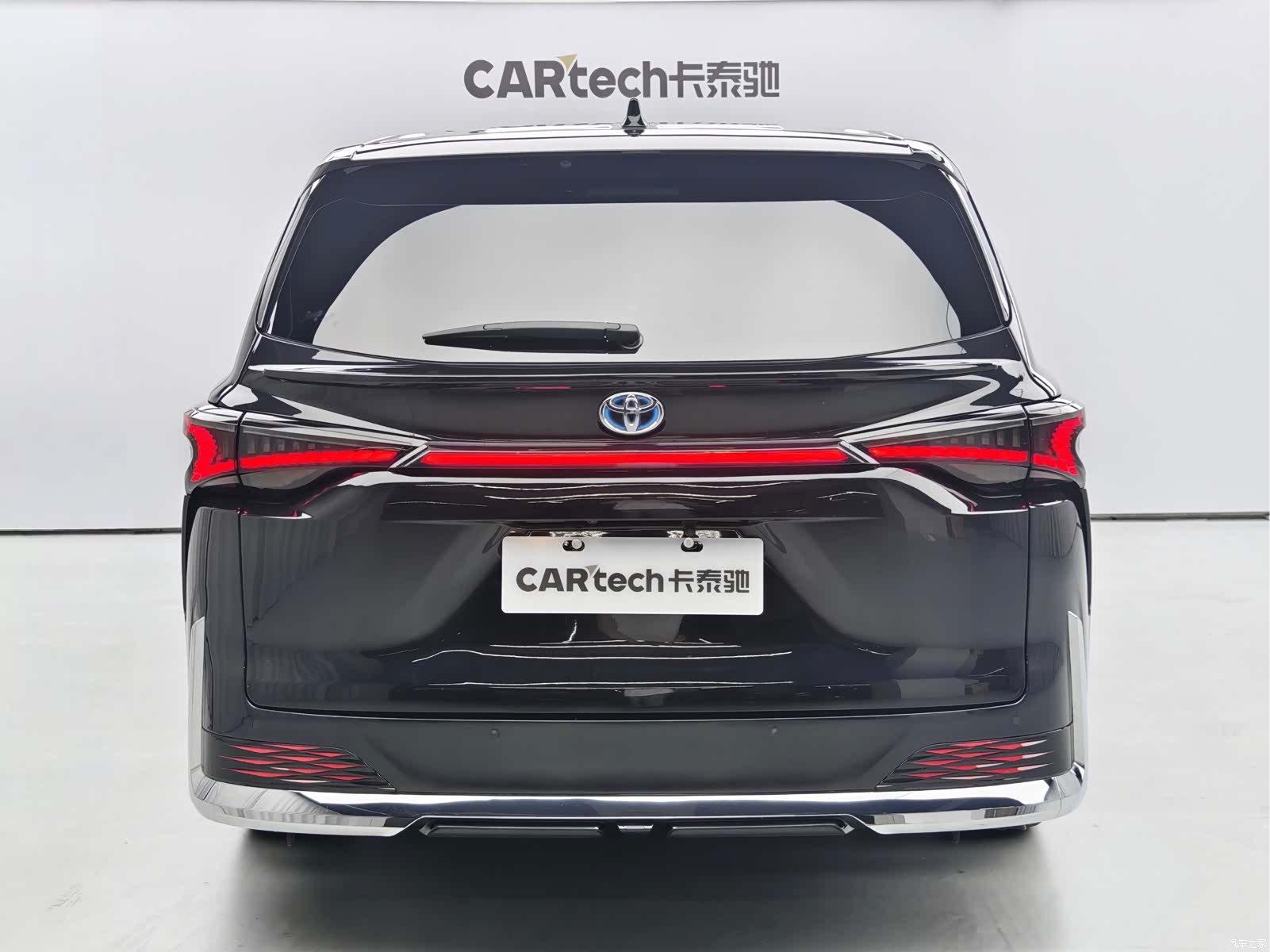 Toyota Sienna, 2023 все фото