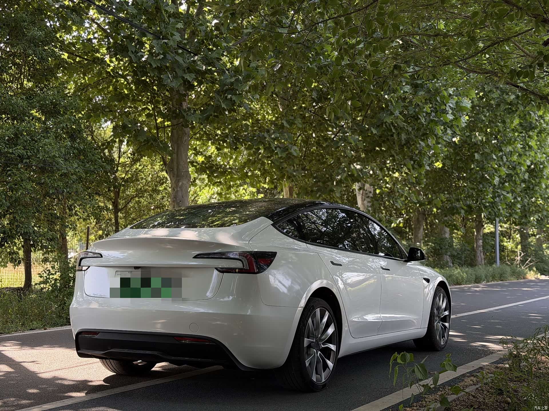 Tesla Model 3, 2025 8