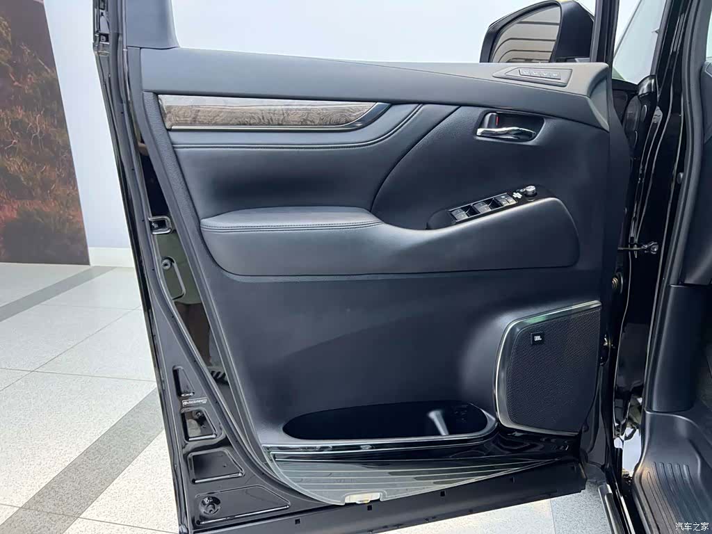 Toyota Vellfire, 2023 8