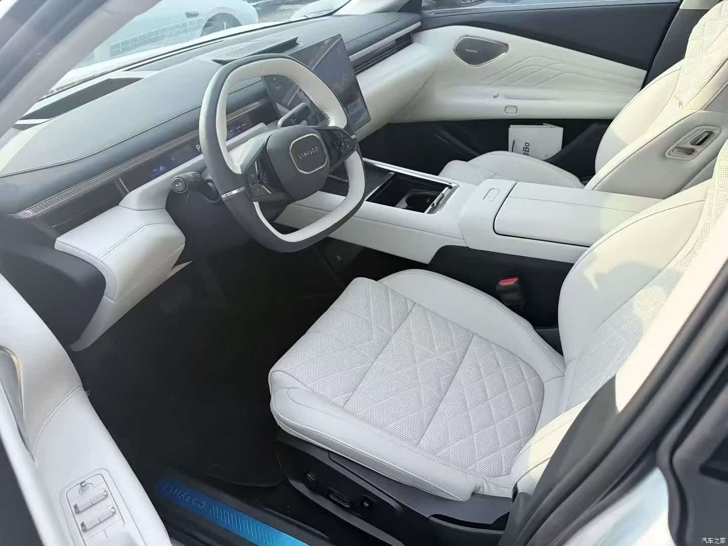 Lynk & Co 02, 2025 все фото
