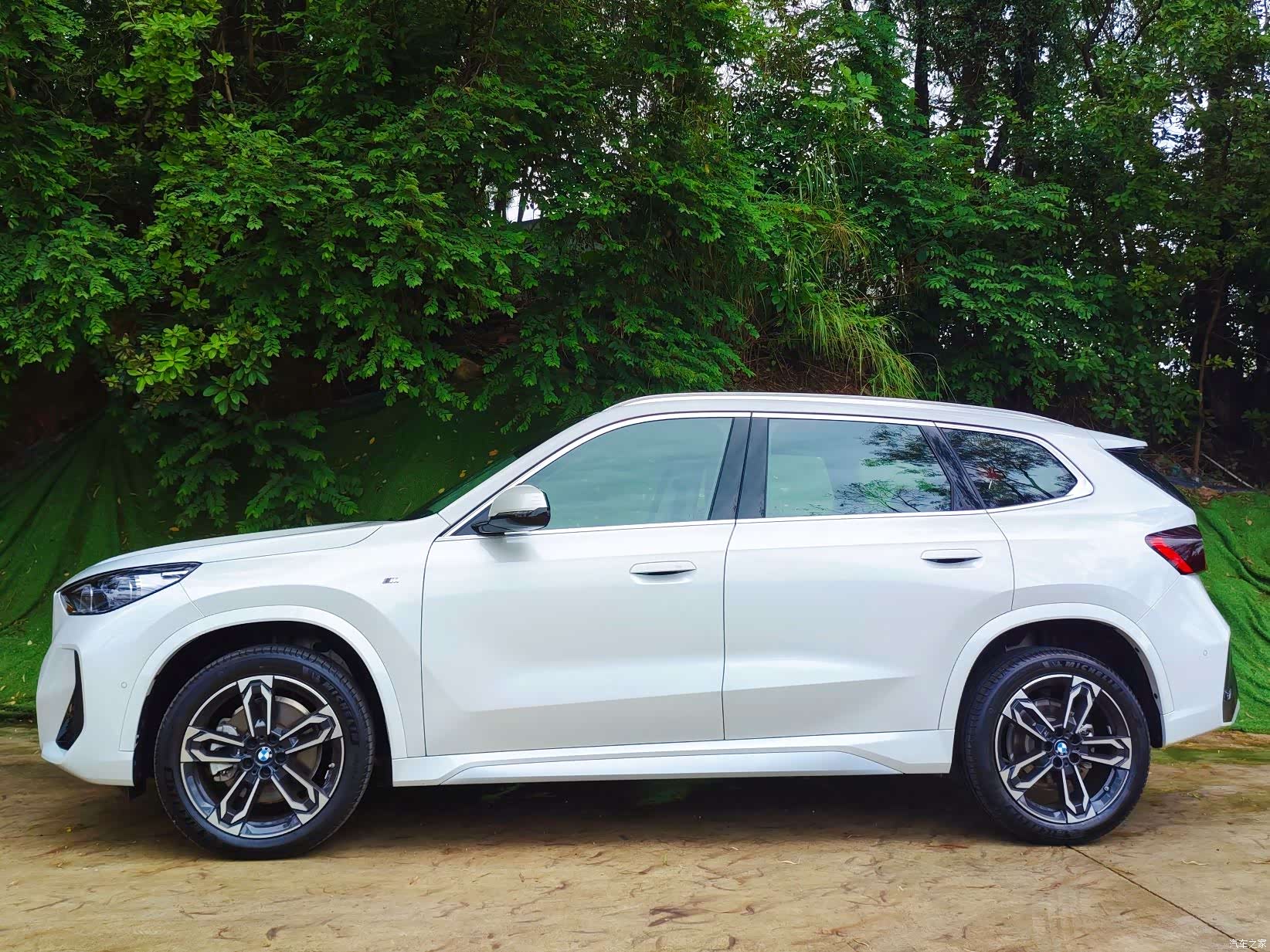 BMW X1, 2025 все фото