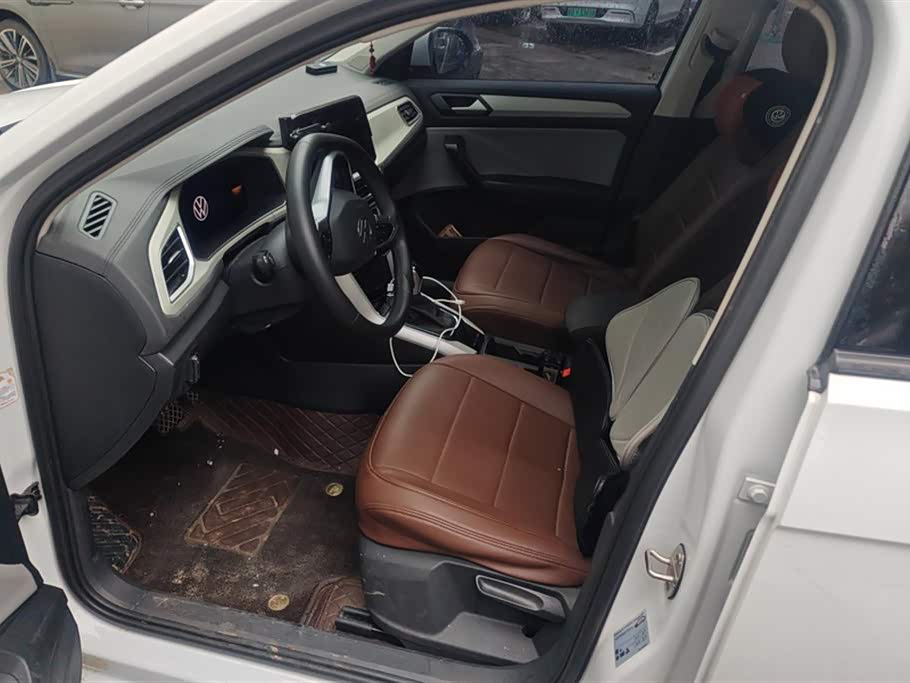 Volkswagen T-ROC exploring Songs