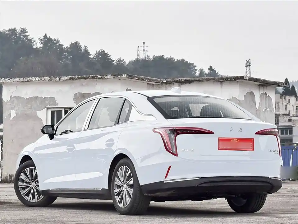 Hongqi E-QM5