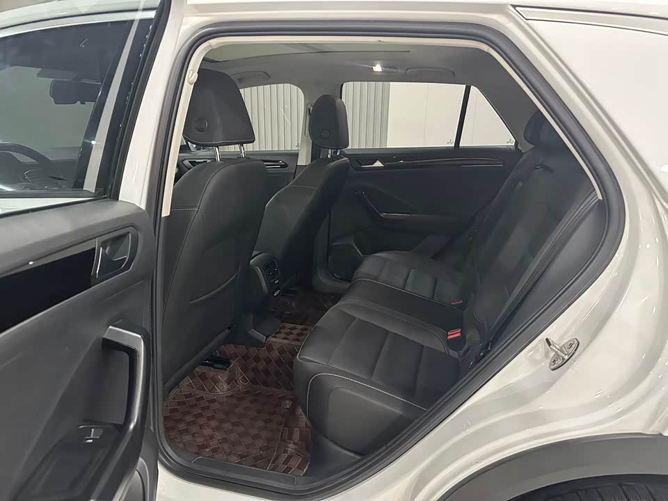 Volkswagen T-ROC exploring Songs