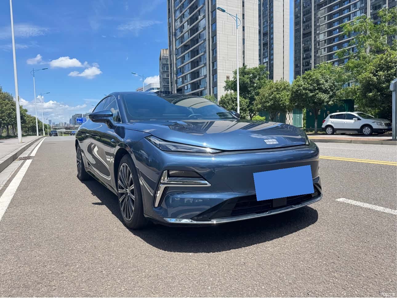 Geely 8, 2025 3