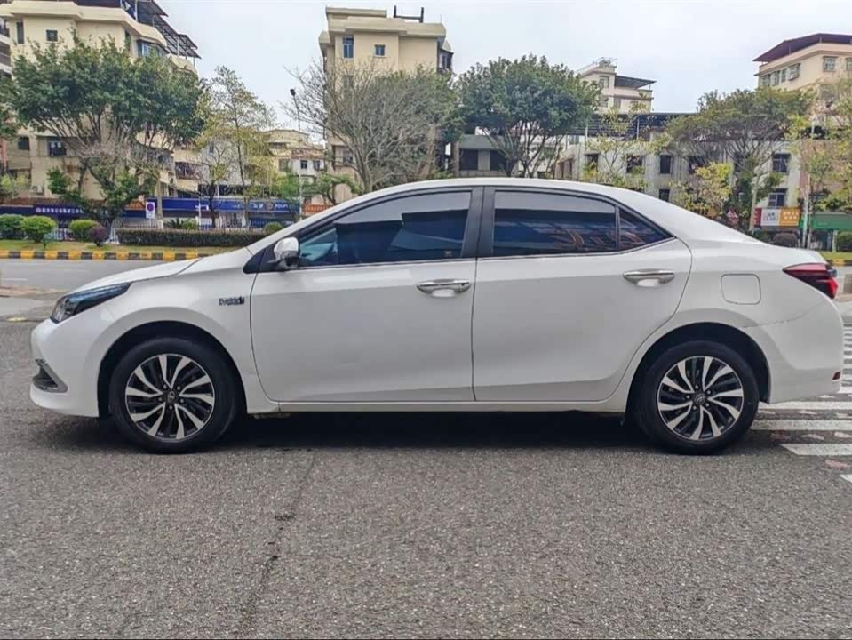 Toyota Corolla dual engine E+ Toyota Corolla dual engine E+