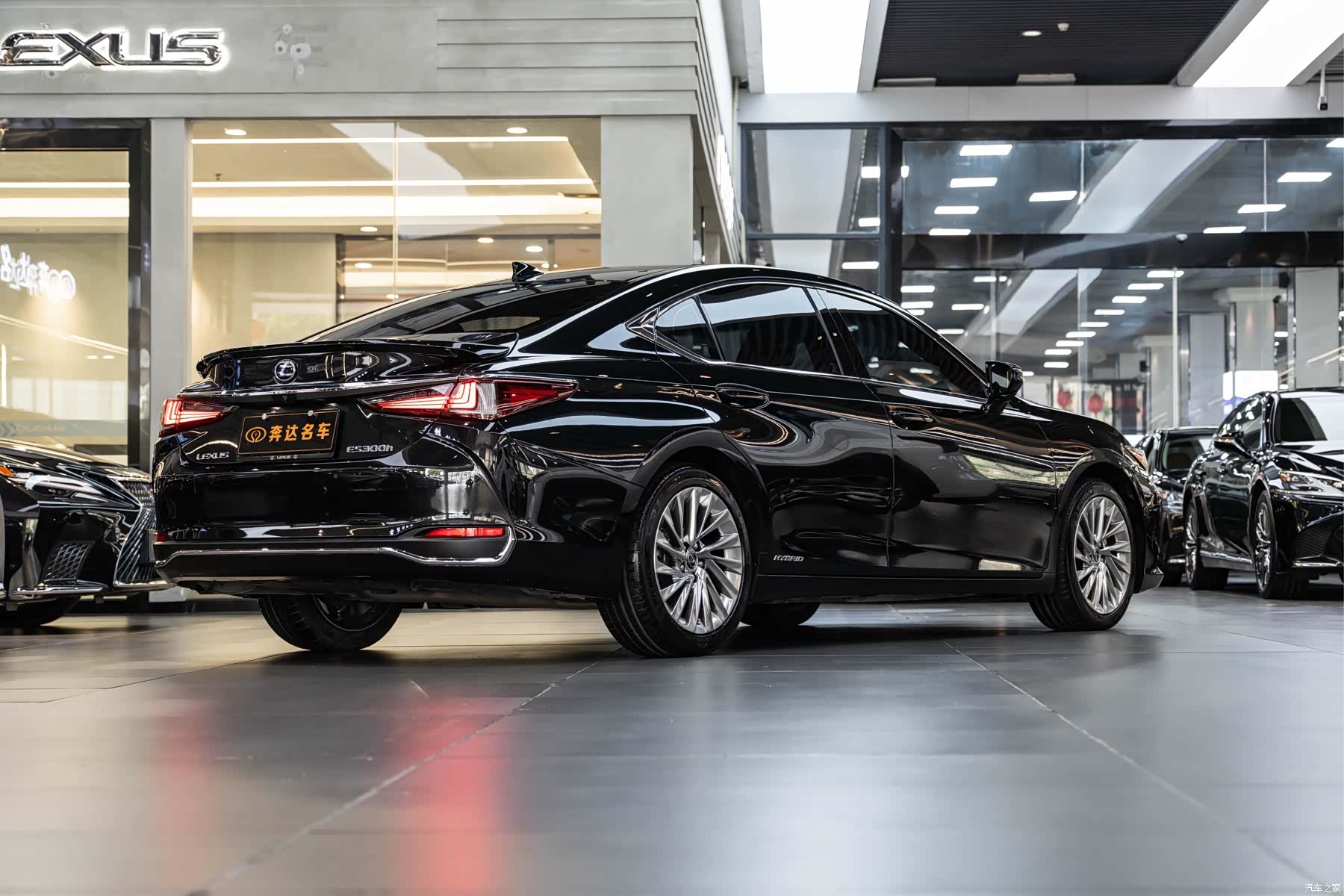 Lexus ES, 2019 3