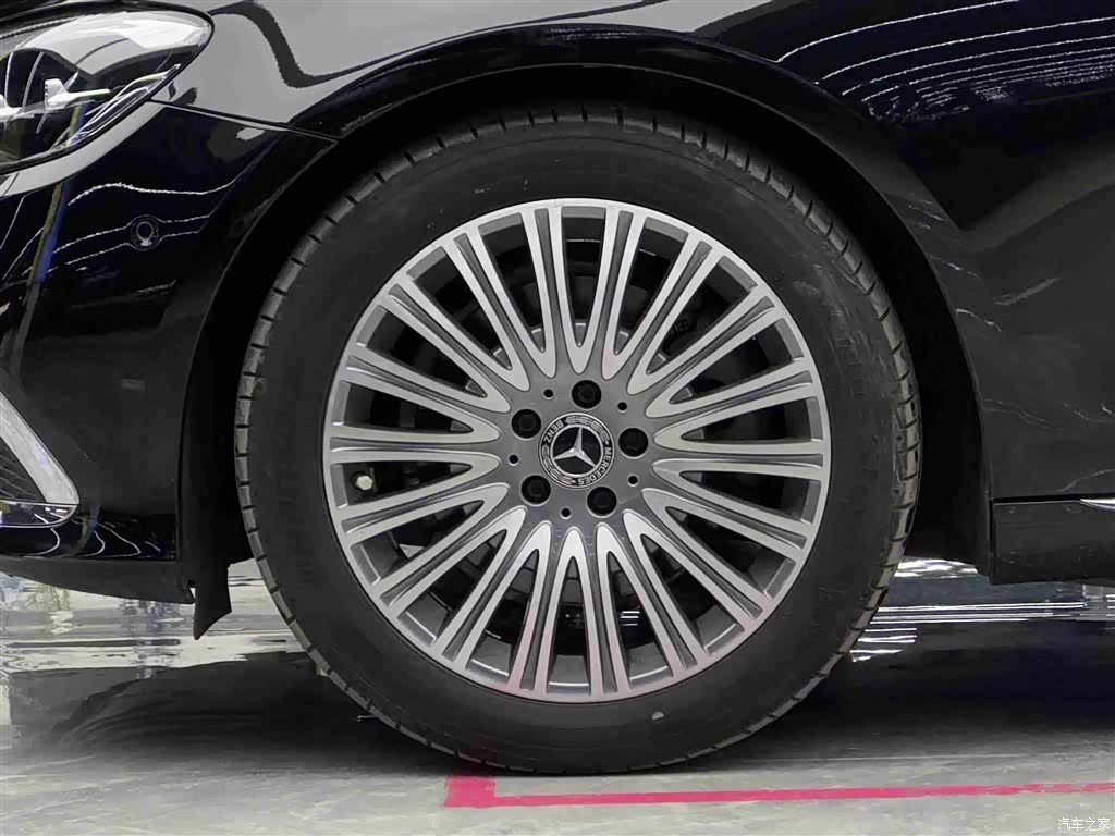 Mercedes-Benz E-Class, 2023 4