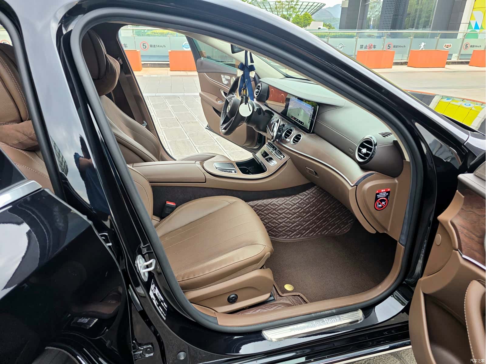 Mercedes-Benz E-Class, 2023 11
