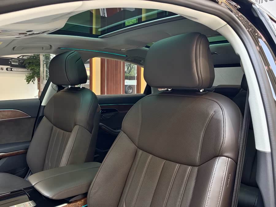 Audi A8 2021, фото 17