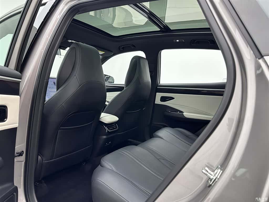 Geely Galaxy L7, 2024 21