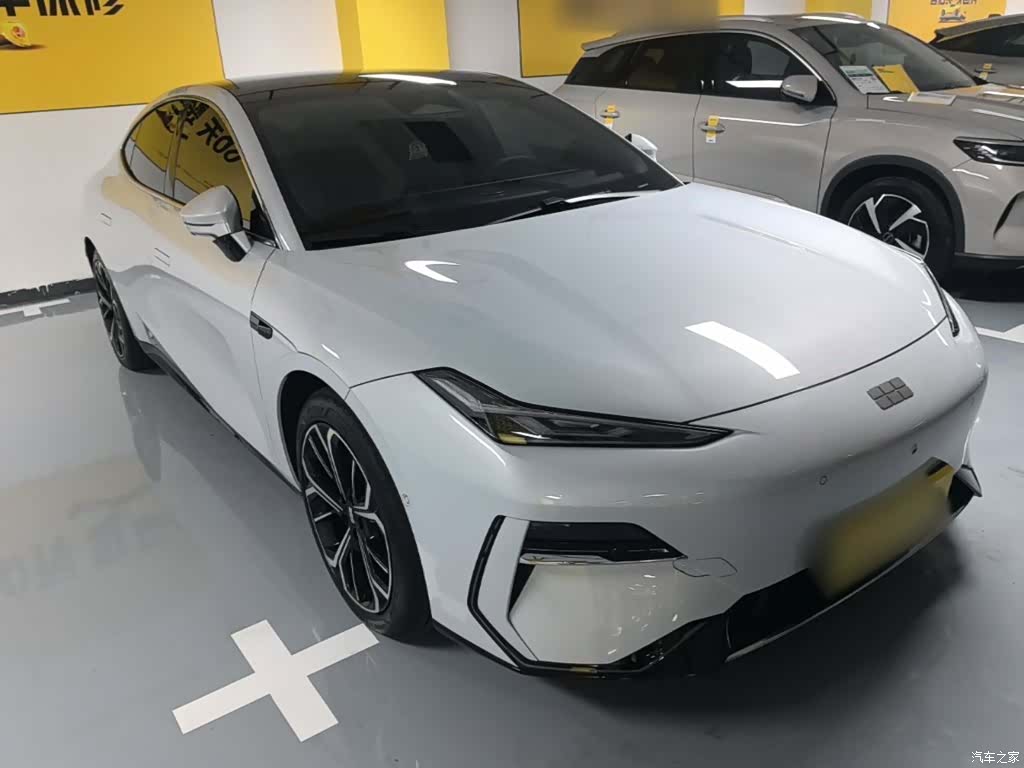 Geely E8, 2025 4