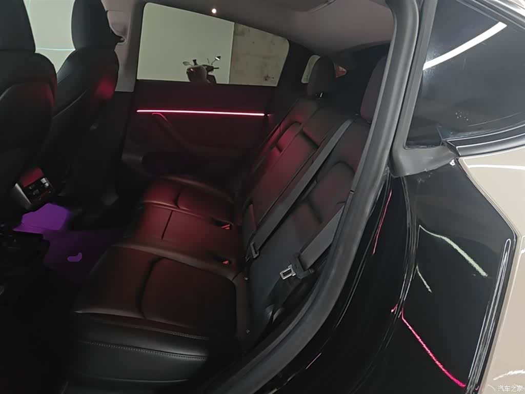 Tesla Model Y, 2023 17
