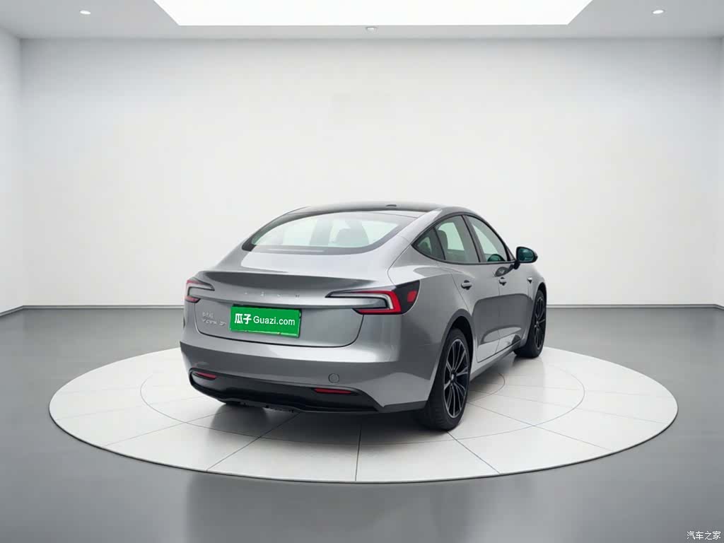 Tesla Model 3, 2025 3