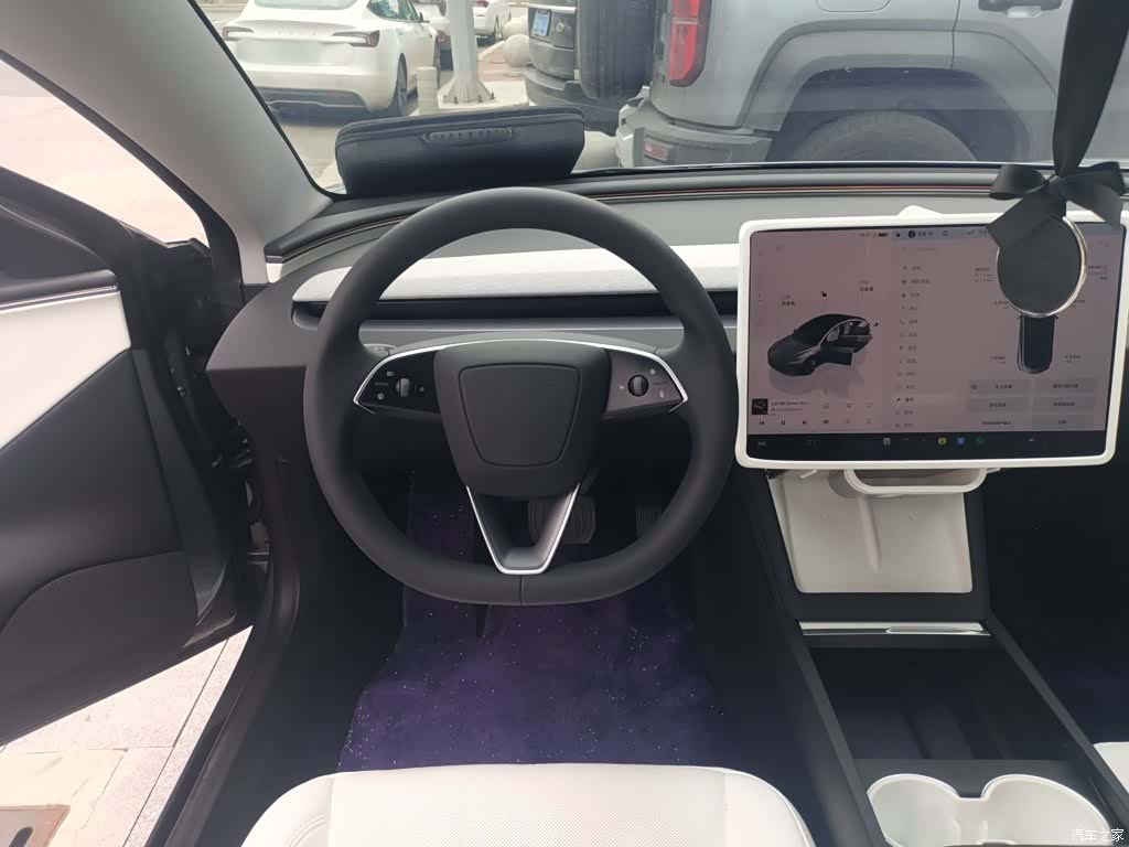 Tesla Model 3, 2025 6