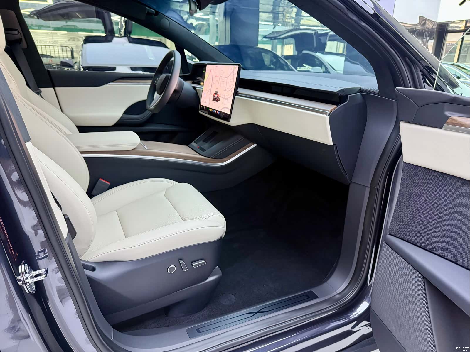 Tesla Model X, 2024 10