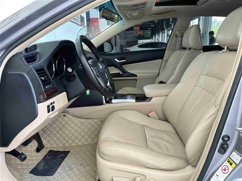 Toyota Reiz