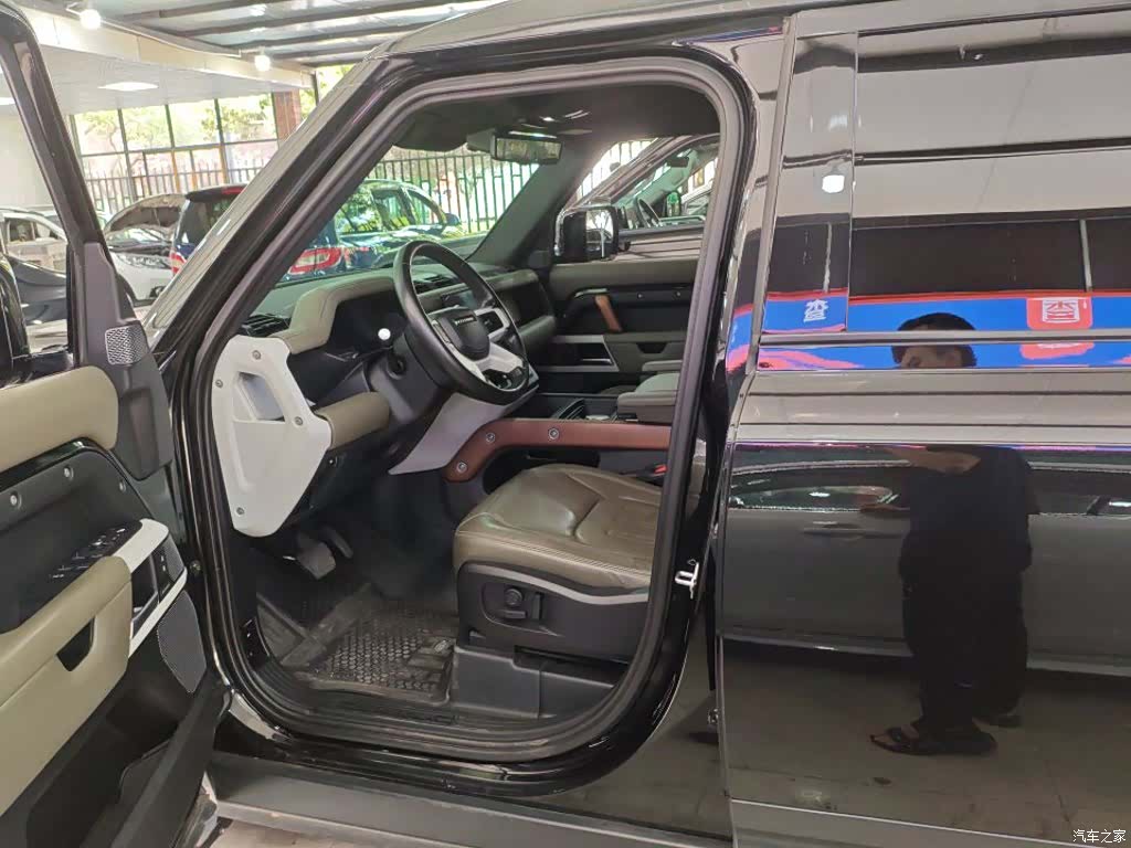 Land Rover Defender, 2022 3