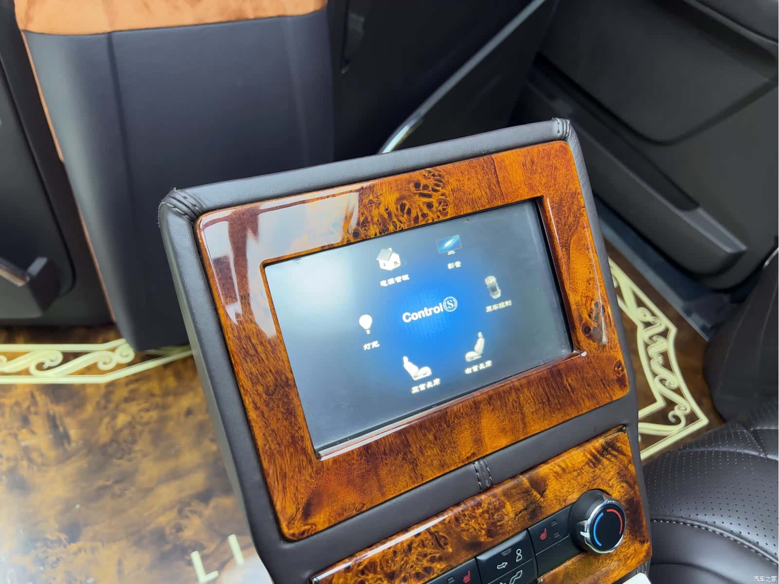 Lincoln Navigator, 2016 9