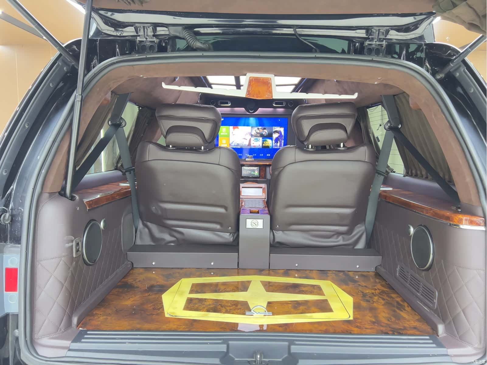 Lincoln Navigator, 2016 13