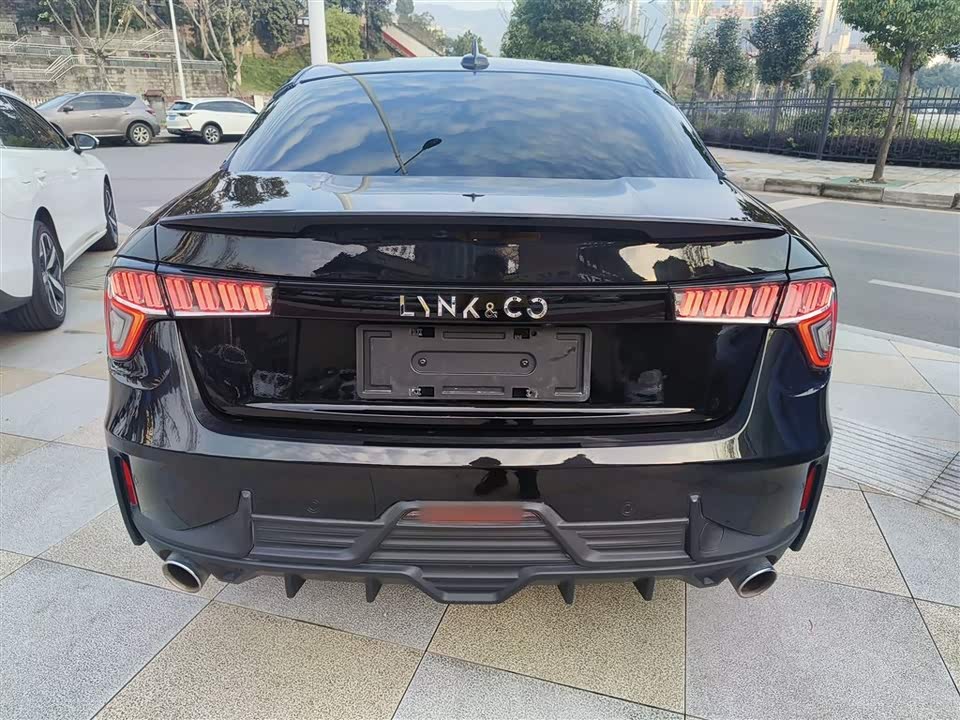 Lynk & Co 03
