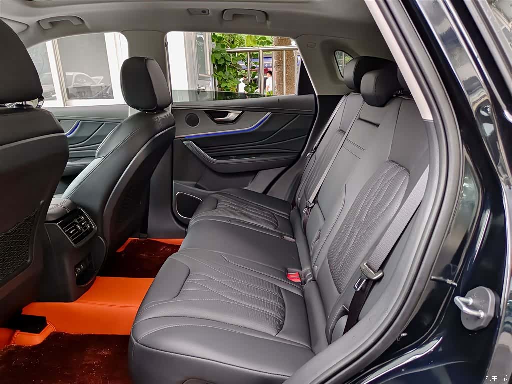 Hongqi HS5, 2025 8