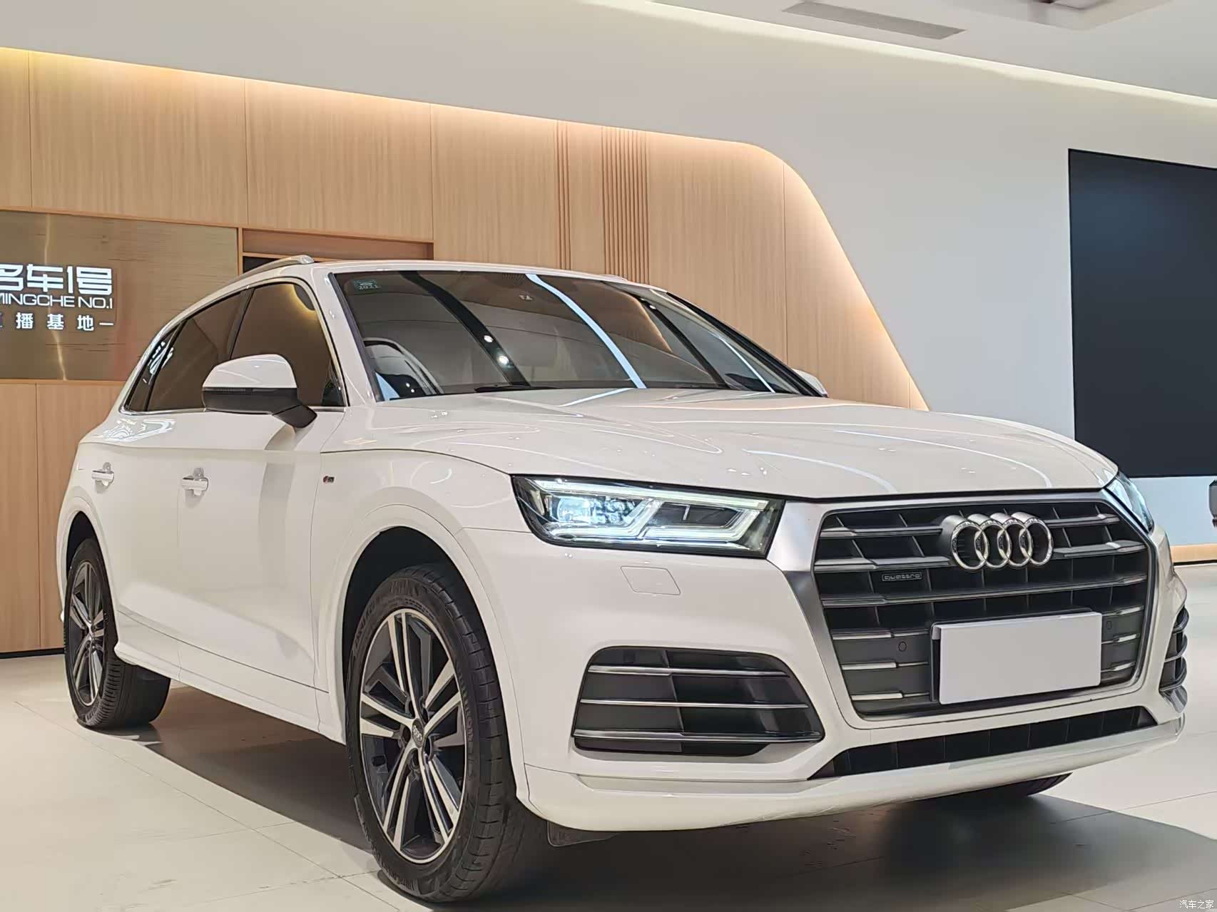 Audi Q5L, 2019 3
