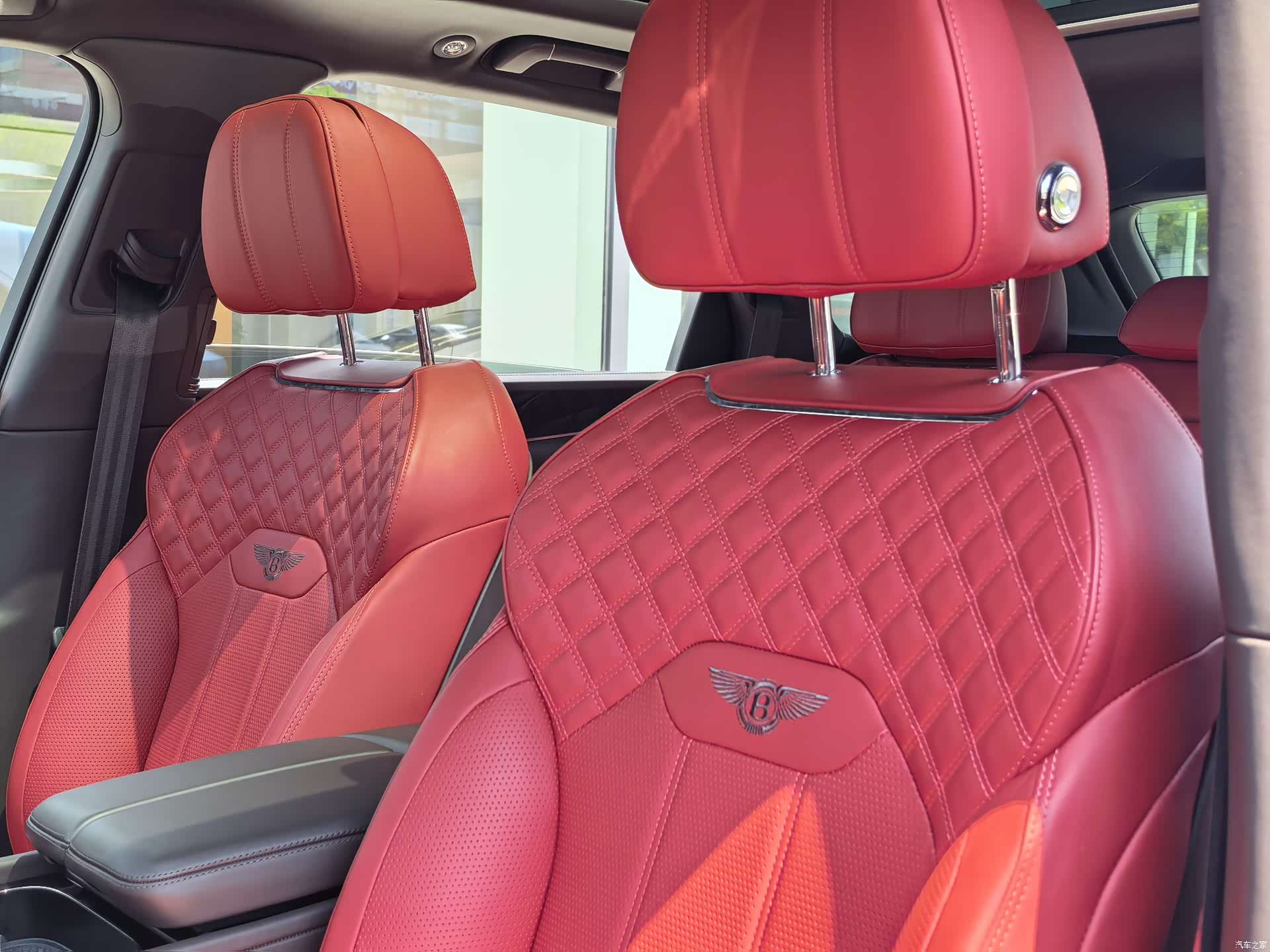 Bentley Bentayga, 2022 13