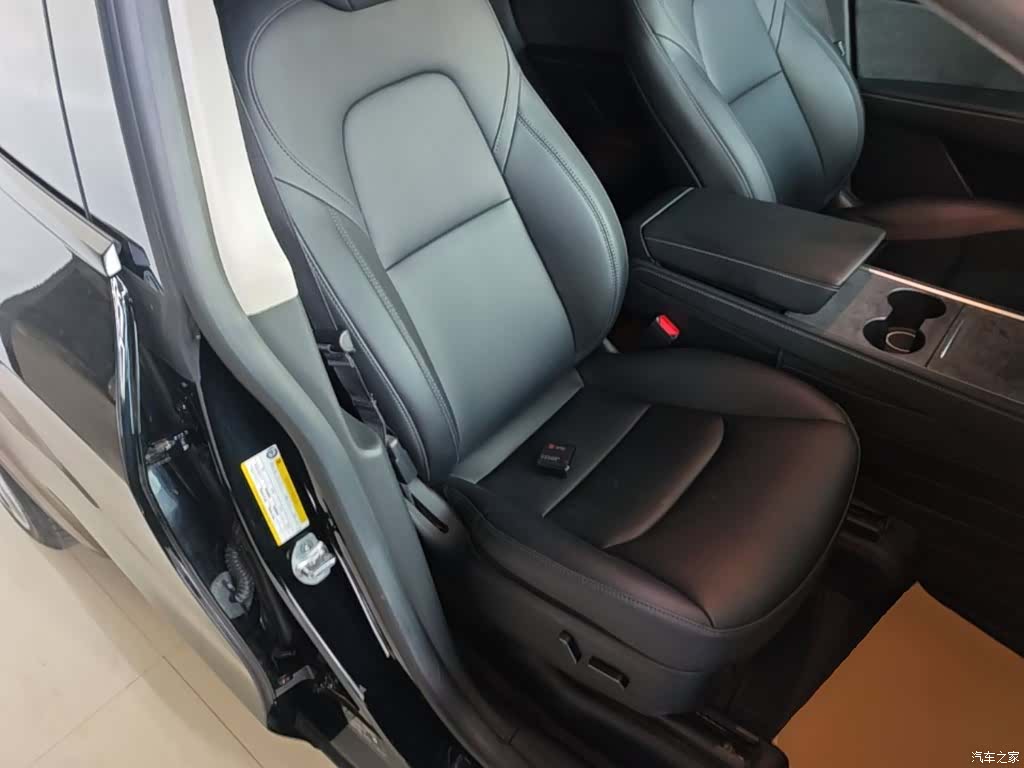 Tesla Model Y, 2023 25
