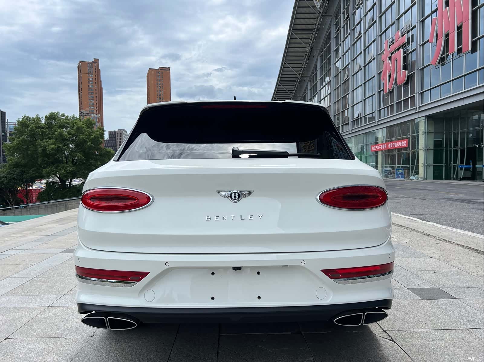Bentley Bentayga, 2022 все фото