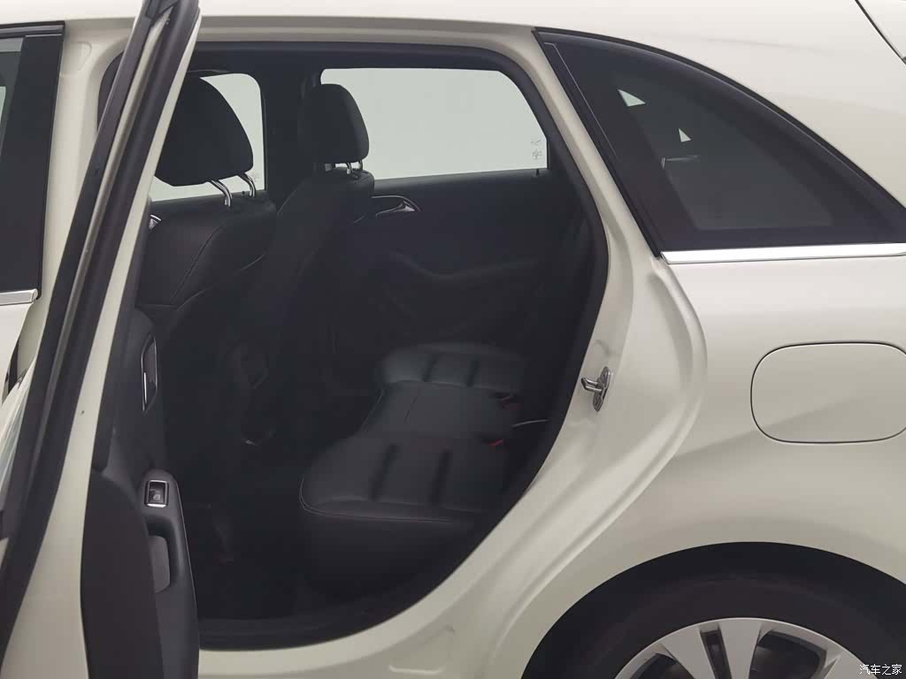 Mercedes-Benz B-Class, 2018 15