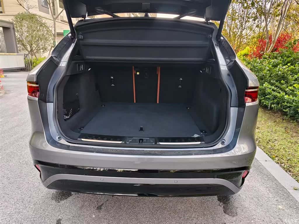 Jaguar F-PACE, 2025 13
