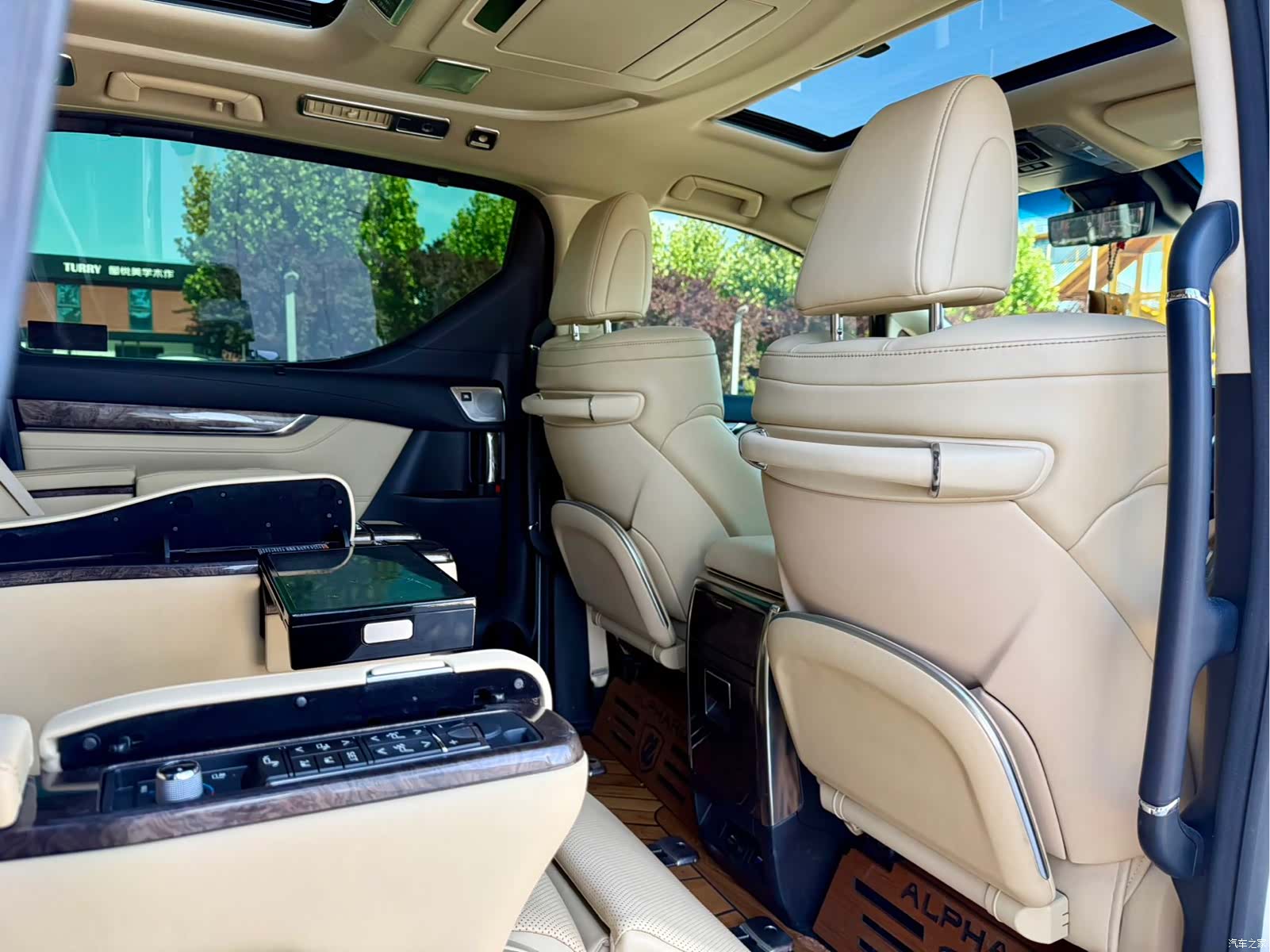 Toyota Alphard, 2021 14