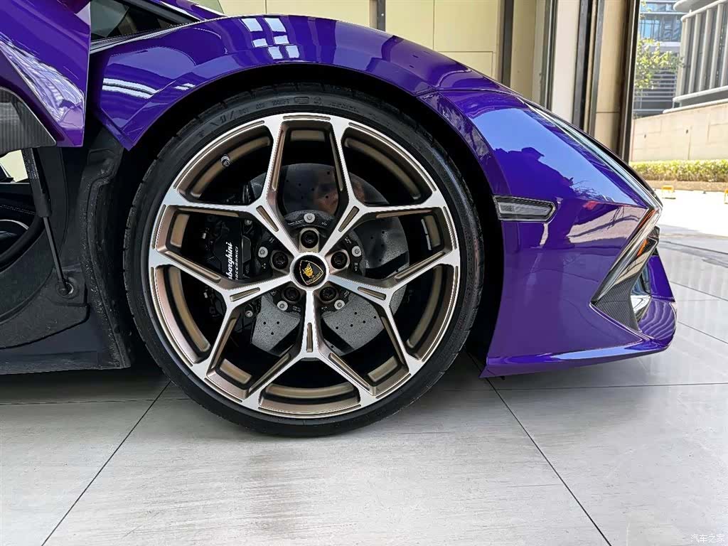 Lamborghini Revuelto, 2025 2