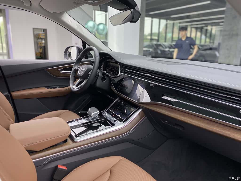 Audi Q7, 2025 9