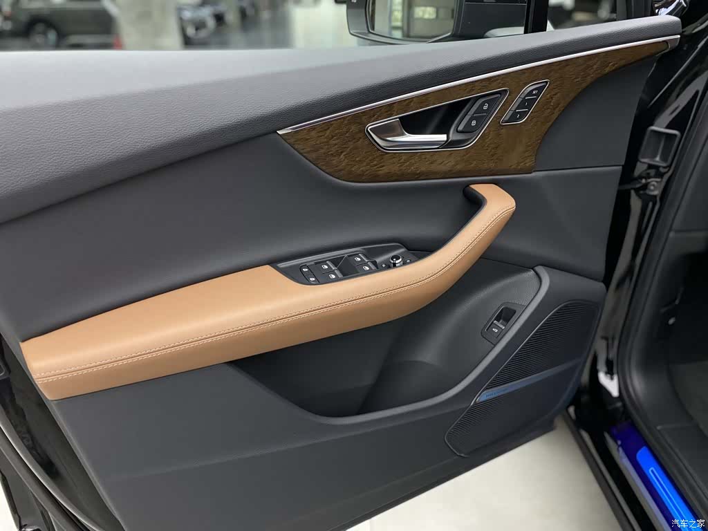 Audi Q7, 2025 23