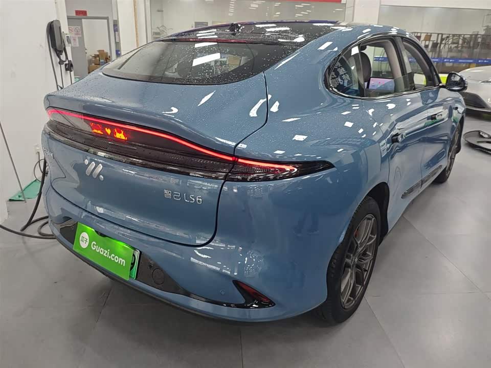 IM Motors Zhiji LS6 IM Motors Zhiji LS6