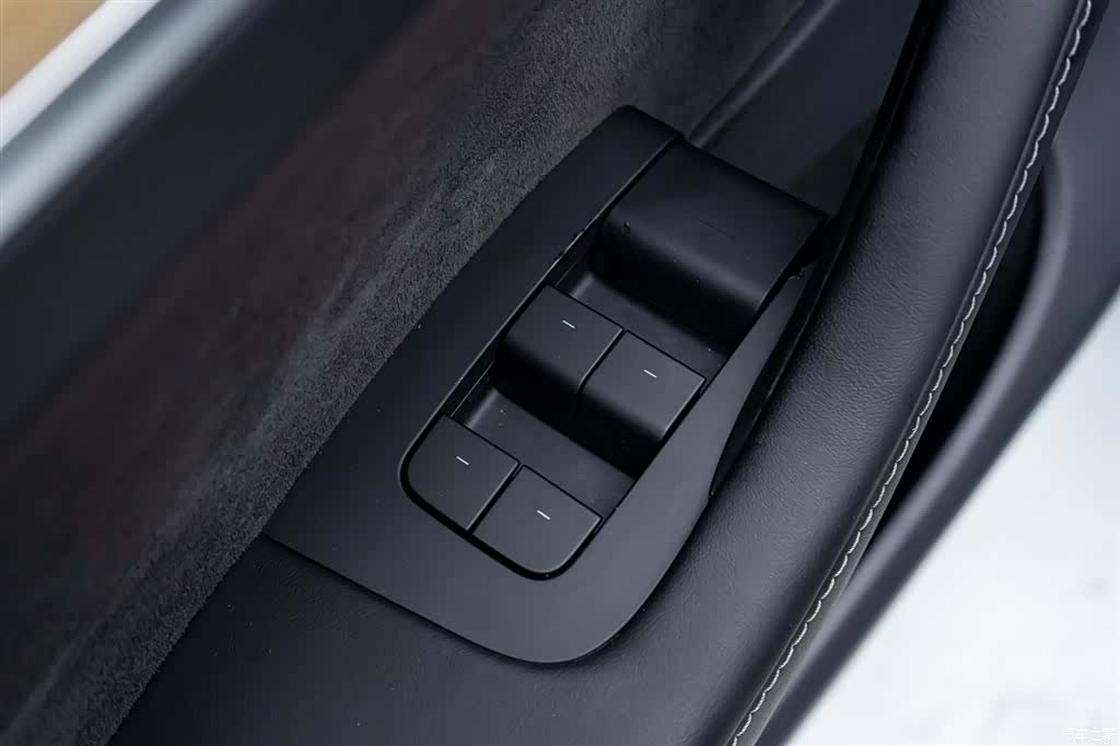 Tesla Model Y, 2022 19