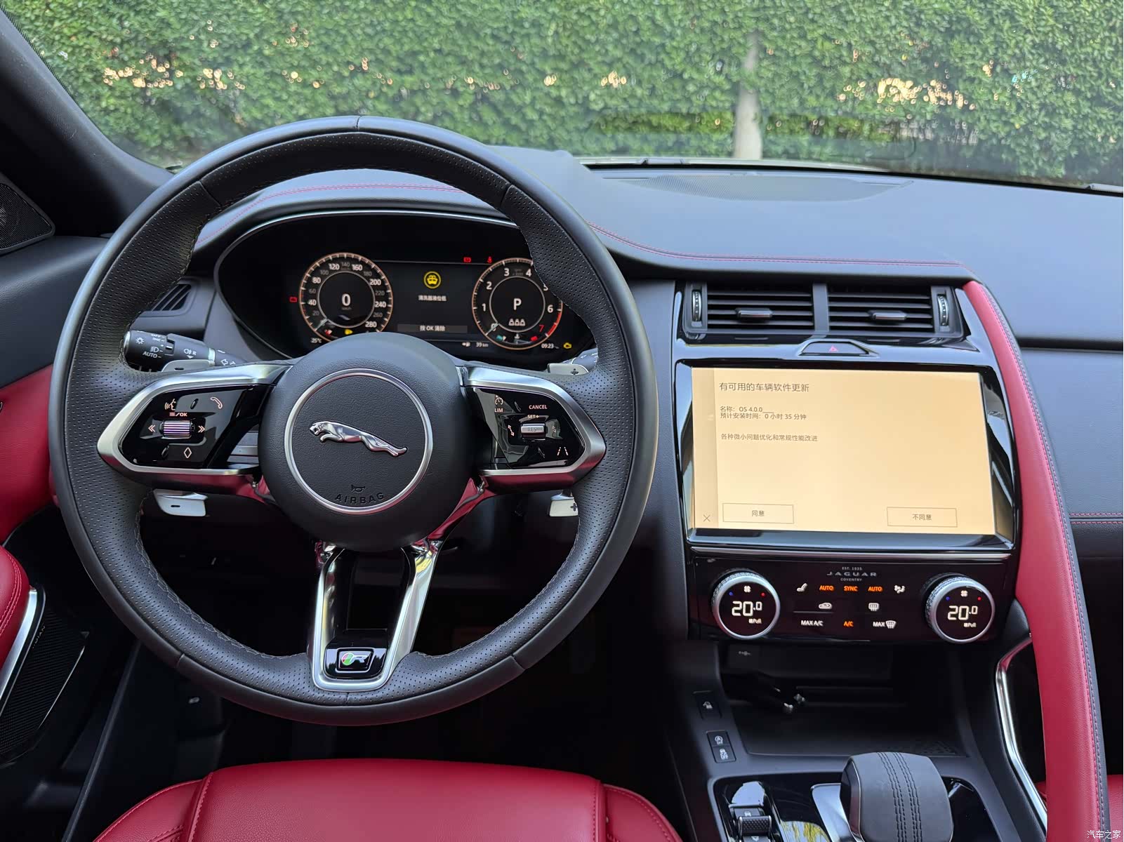 Land Rover E-PACE, 2025 12
