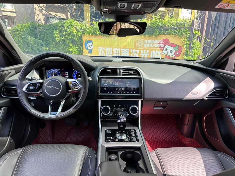 Jaguar XEL Jaguar XEL