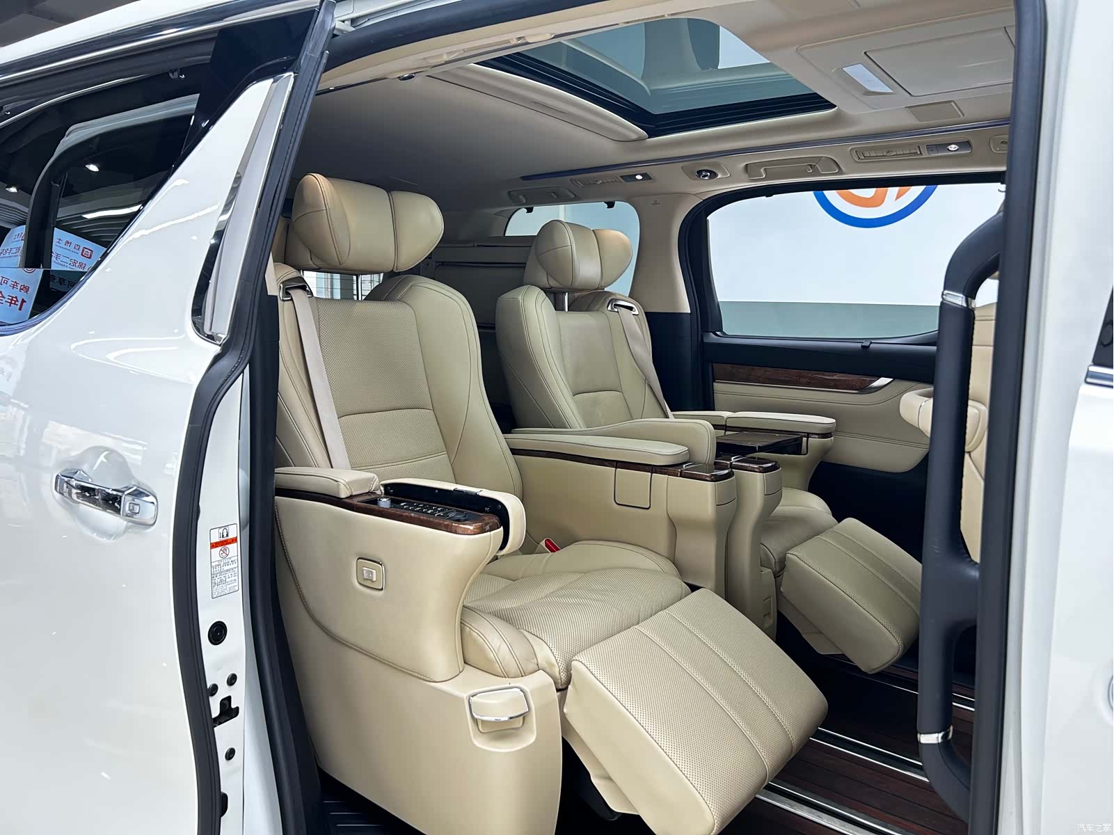 Toyota Alphard, 2015 23