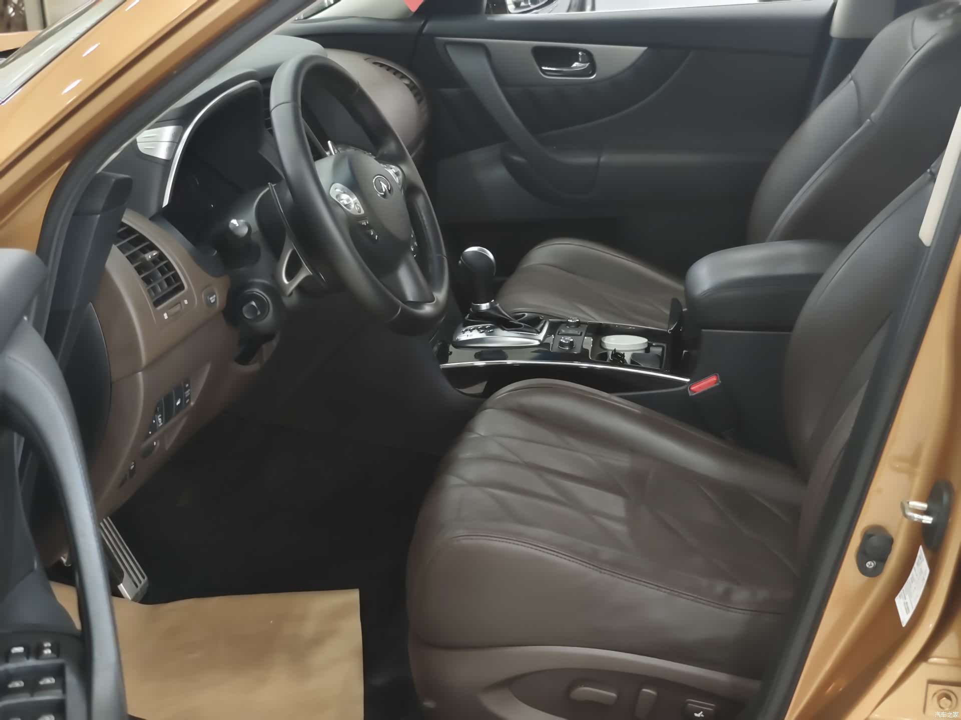 Infiniti FX35, 2013 10