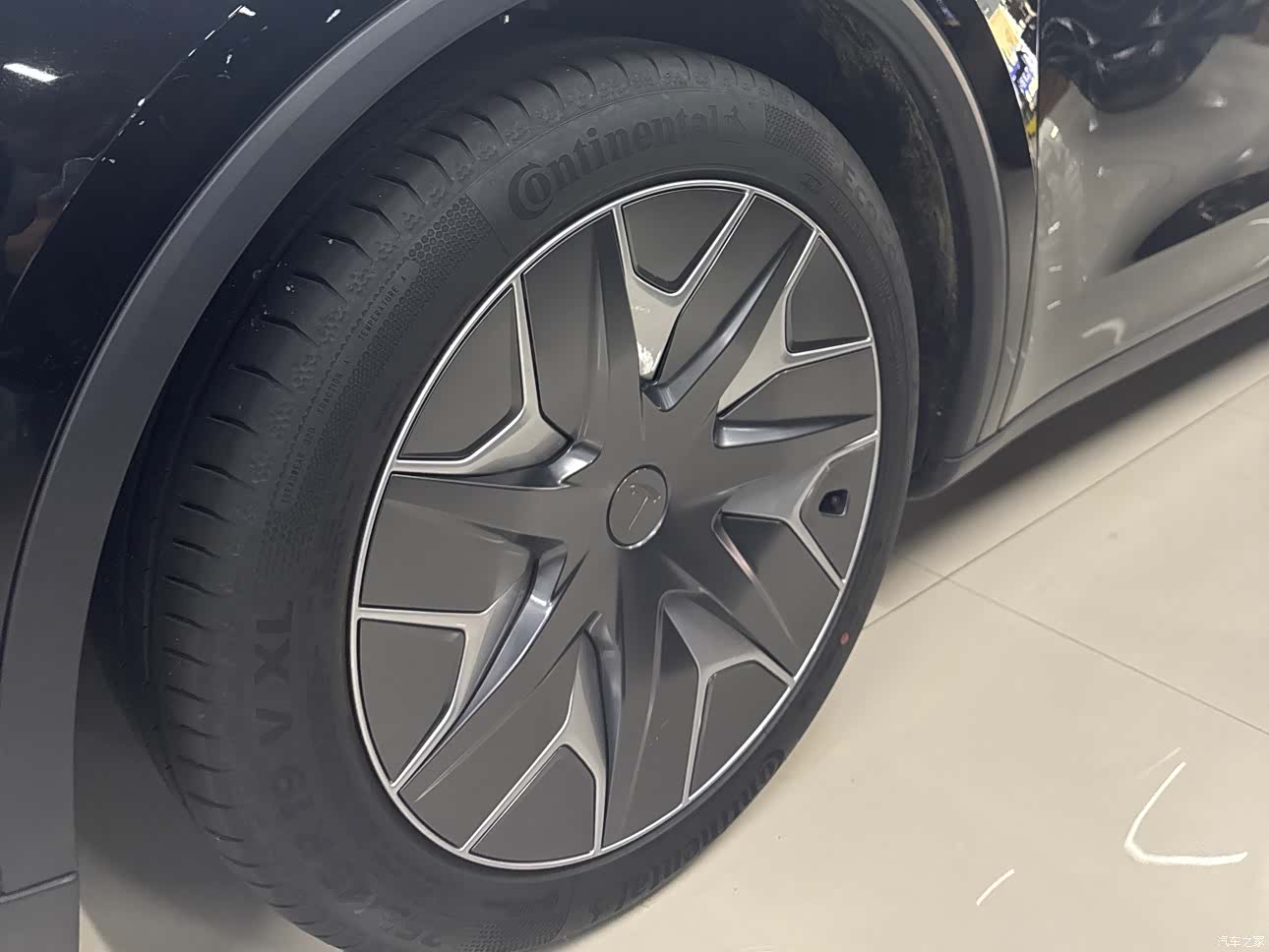 Tesla Model Y, 2025 10