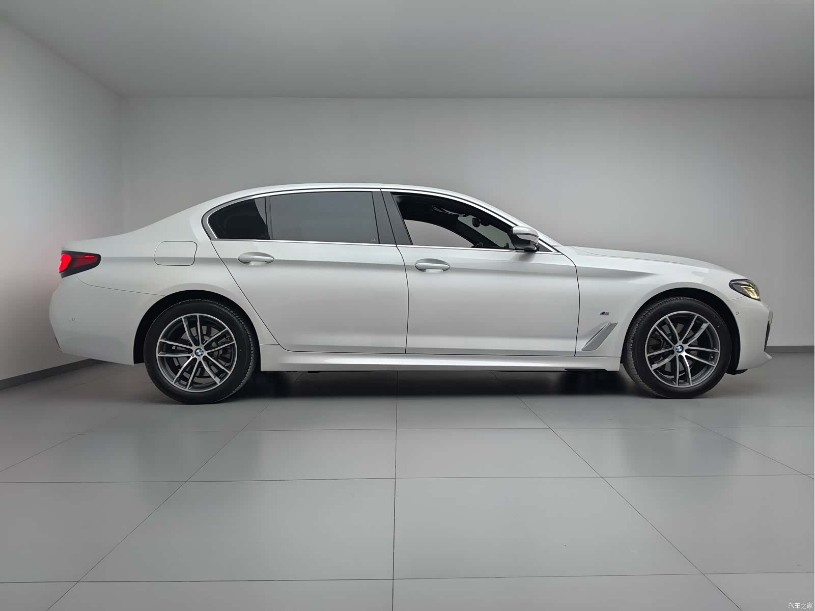 BMW 5 Series, 2023 3